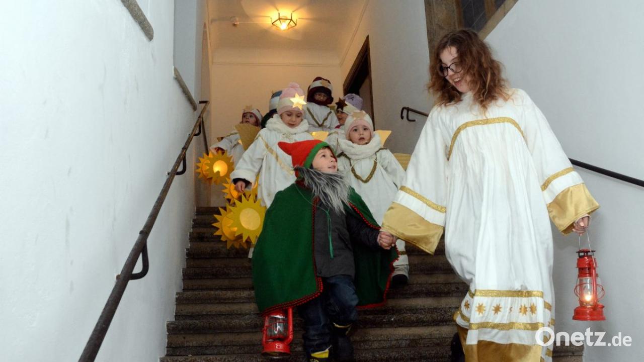 Christkind im Dauerregen | Onetz