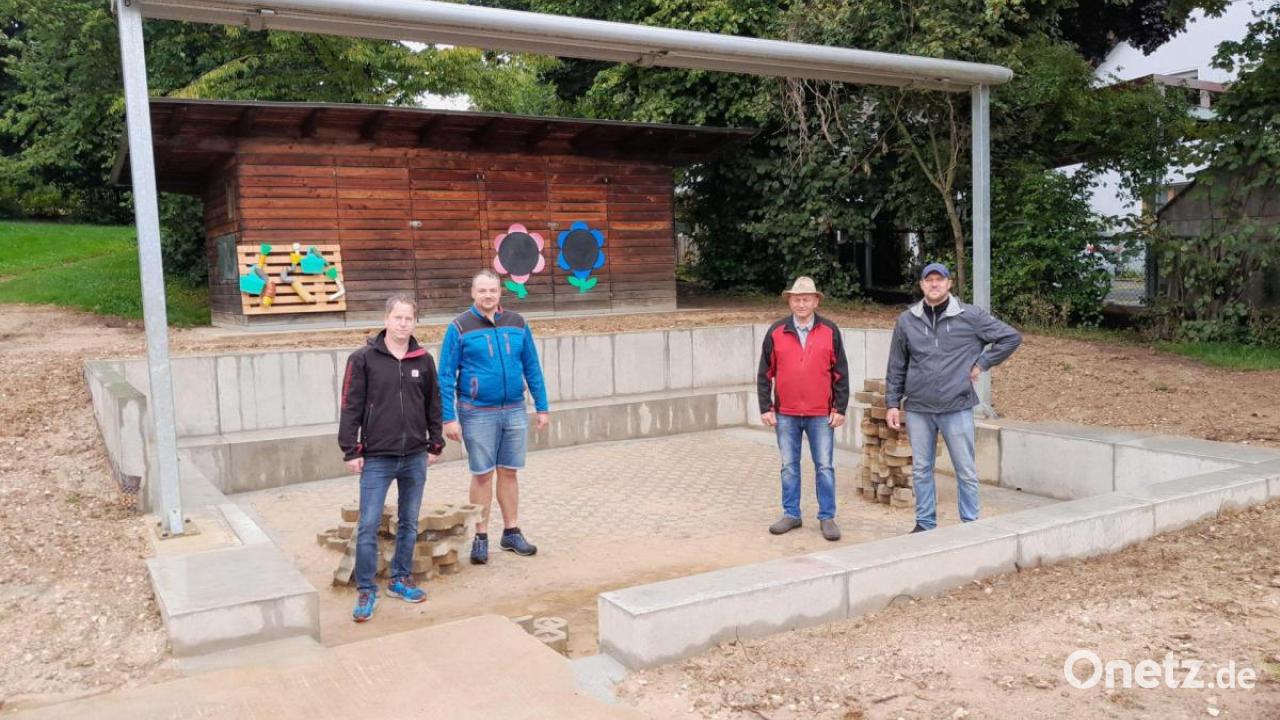 Neuer Sandspielkasten für den Kindergarten St. Walburga in Lintach | Onetz