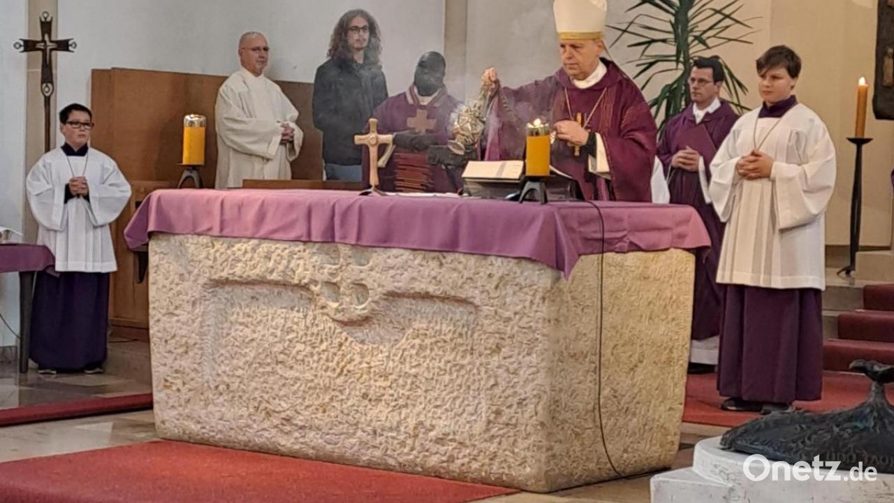 Weihbischof feiert mit Mantelern das 100-Jährige | Onetz