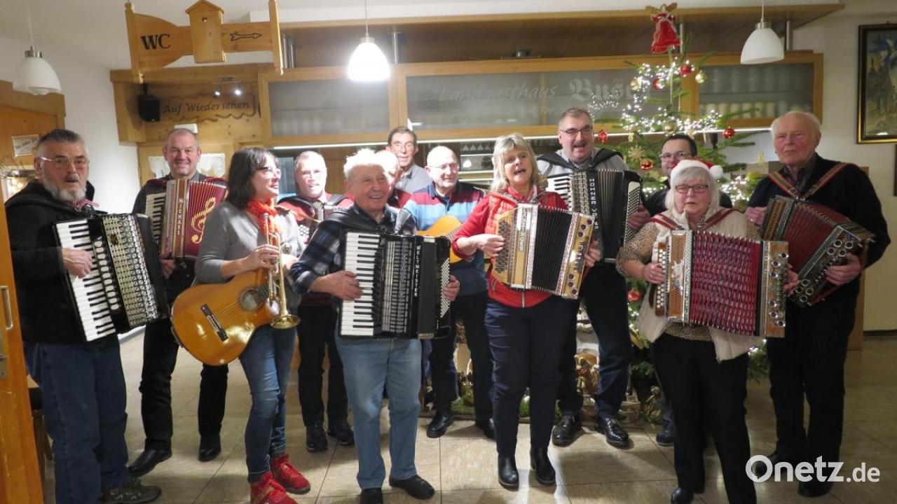 Musik und Gesang zum 25. Gründungsjubiläum des Wirtshaussingens in