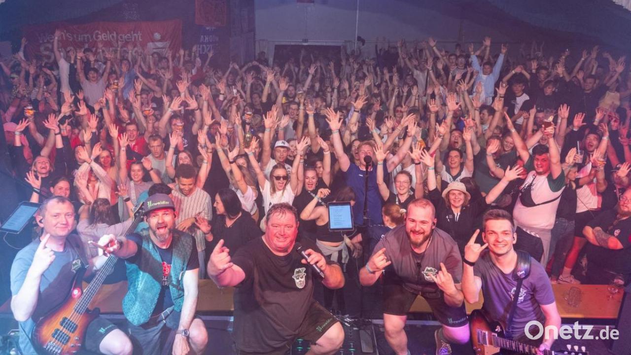 Oberviechtacher Handballer trotzen Regen und feiern drei Tage