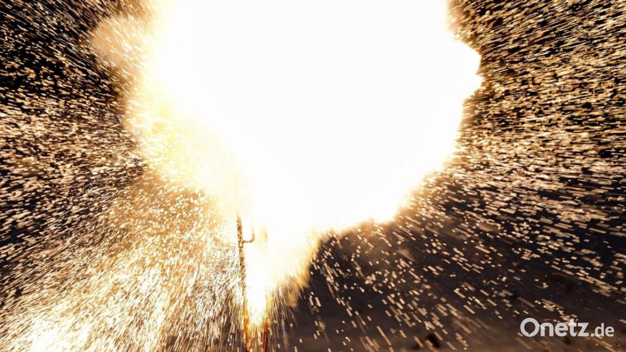Bis unters Dach mit verbotener Pyrotechnik beladen