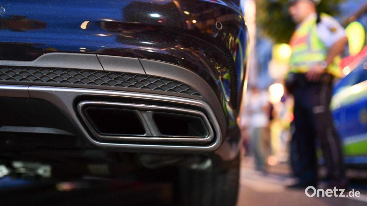 Car posing goes thoroughly down the drain
