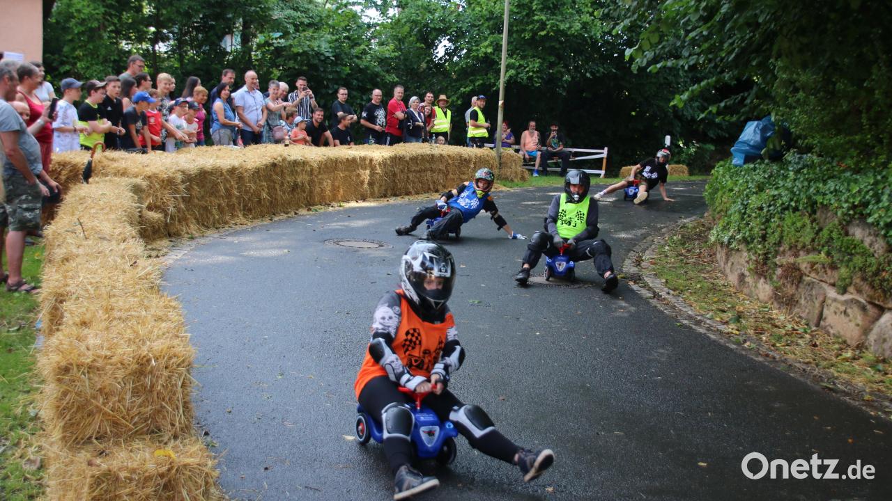 Head-to-head races, collisions and enthusiastic spectators