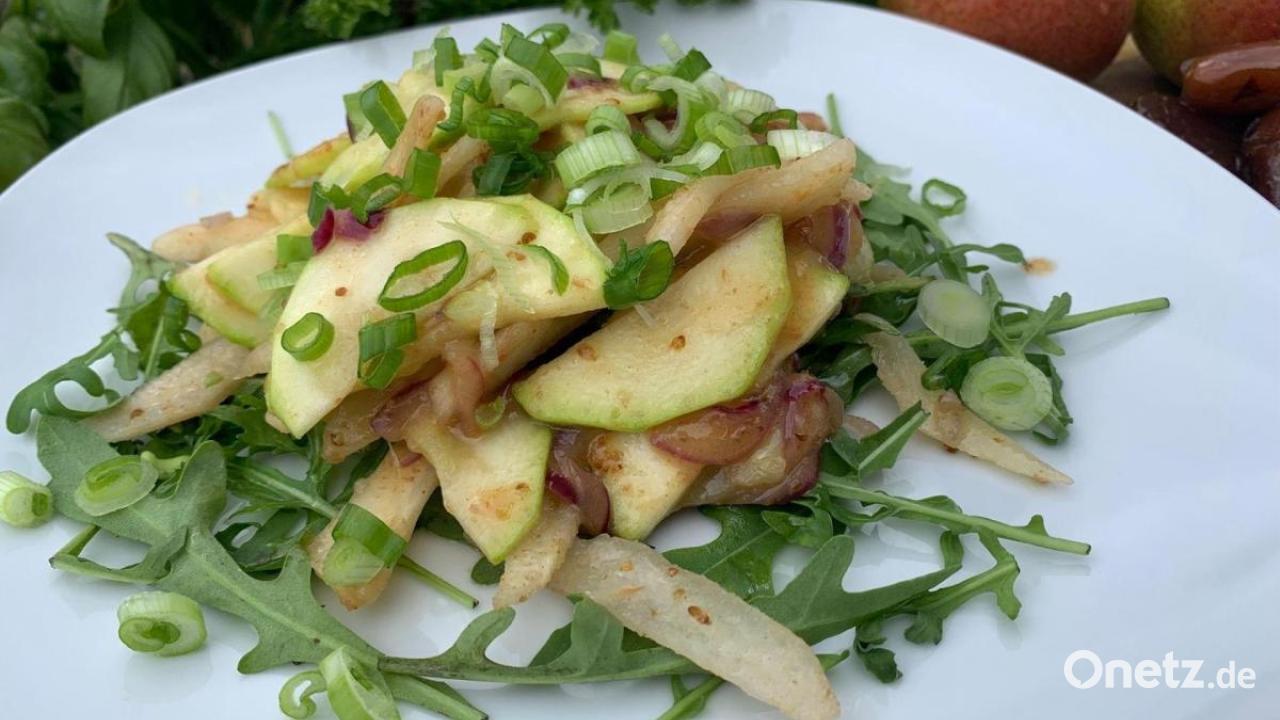 Pear and zucchini salad