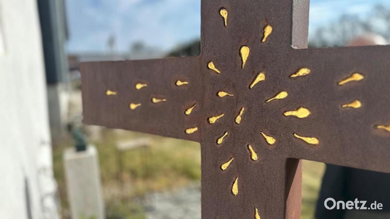Unbekannter beschädigt Gipfelkreuz am Monte Kaolino