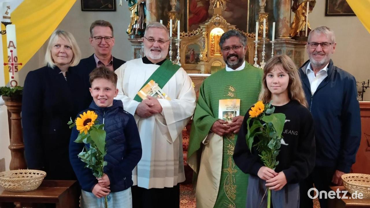 Pfarrei-Michldorf-begr-t-neuen-Pfarrer-Pater-Jo-und-Diakon-Uli-Wabra