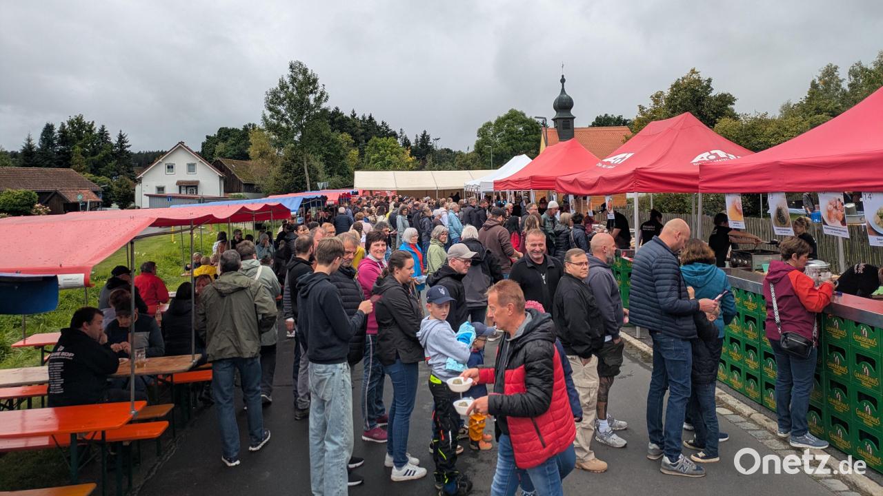 Meerbodenreuther-Kn-delfest-trotzt-dem-Regenwetter