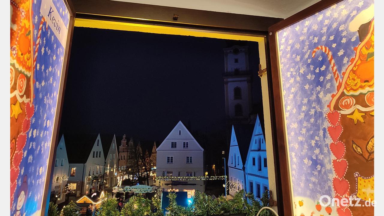 Wieder-Adventskalender-am-Alten-Rathaus-in-Weiden