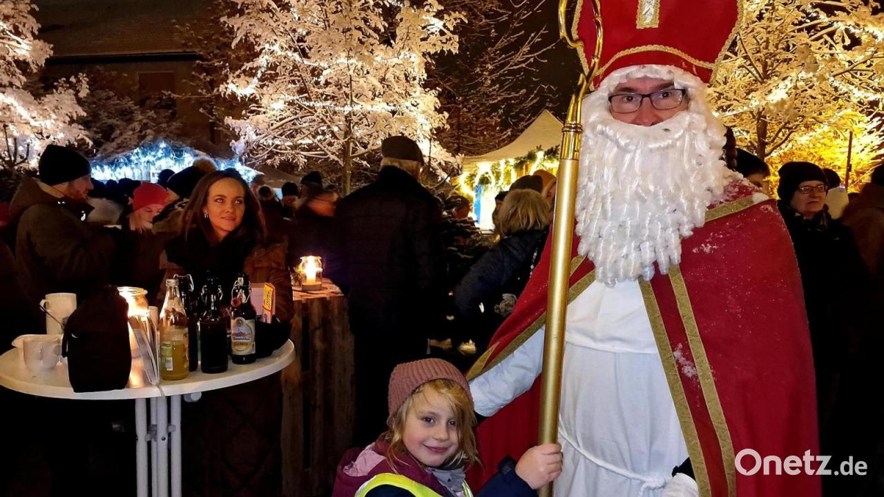 Schirmitz-freut-sich-auf-die-neunte-Auflage-der-Dorfweihnacht