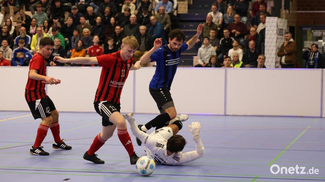 Hallenfu-ball-Turnier-am-Wasserwerk-Auslosung-bringt-Oberfranken-Derby-und-hei-e-Duelle