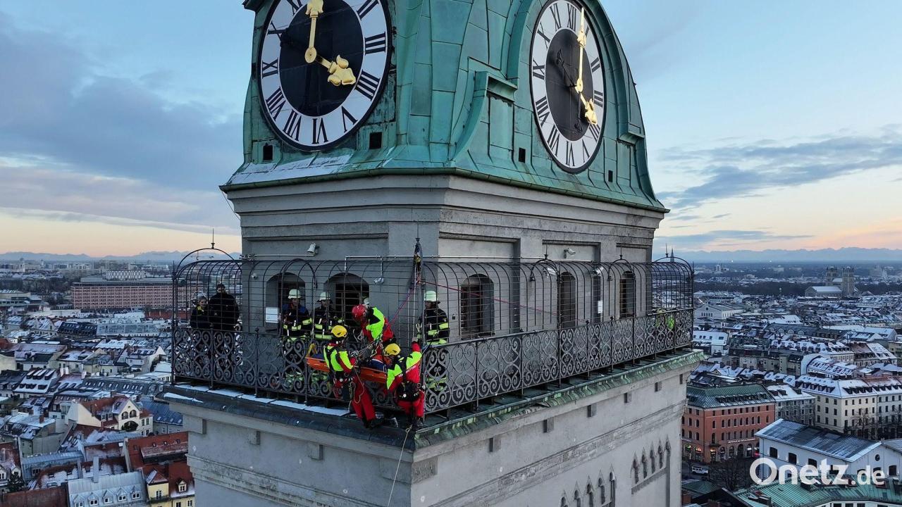 Feuerwehr seilt verletzte Frau vom Alten Peter ab