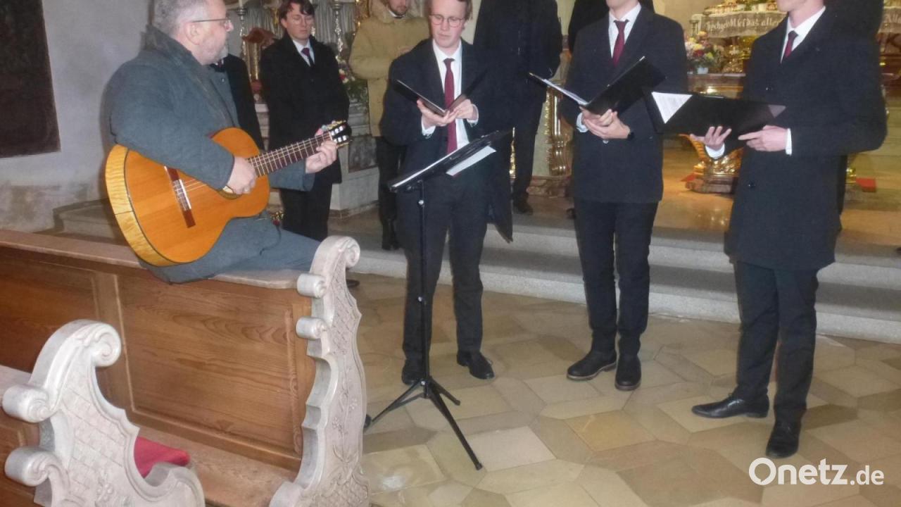 Das-Velden-Vokal-Ensemble-begeistert-in-Schwarzhofen