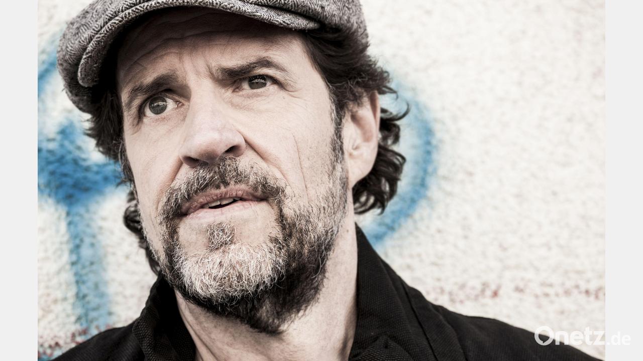 Wie-er-wurde-was-er-ist-Der-Schauspieler-Helmfried-von-L-ttichau-kommt-mit-Geschichten-und-E-Gitarre