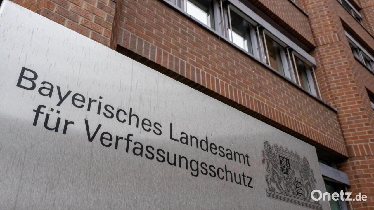 Herrmann will mehr Befugnisse für Bayerns Verfassungsschutz