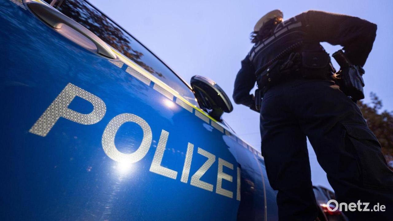 Unfallflucht-in-Wackersdorf-Auto-besch-digt