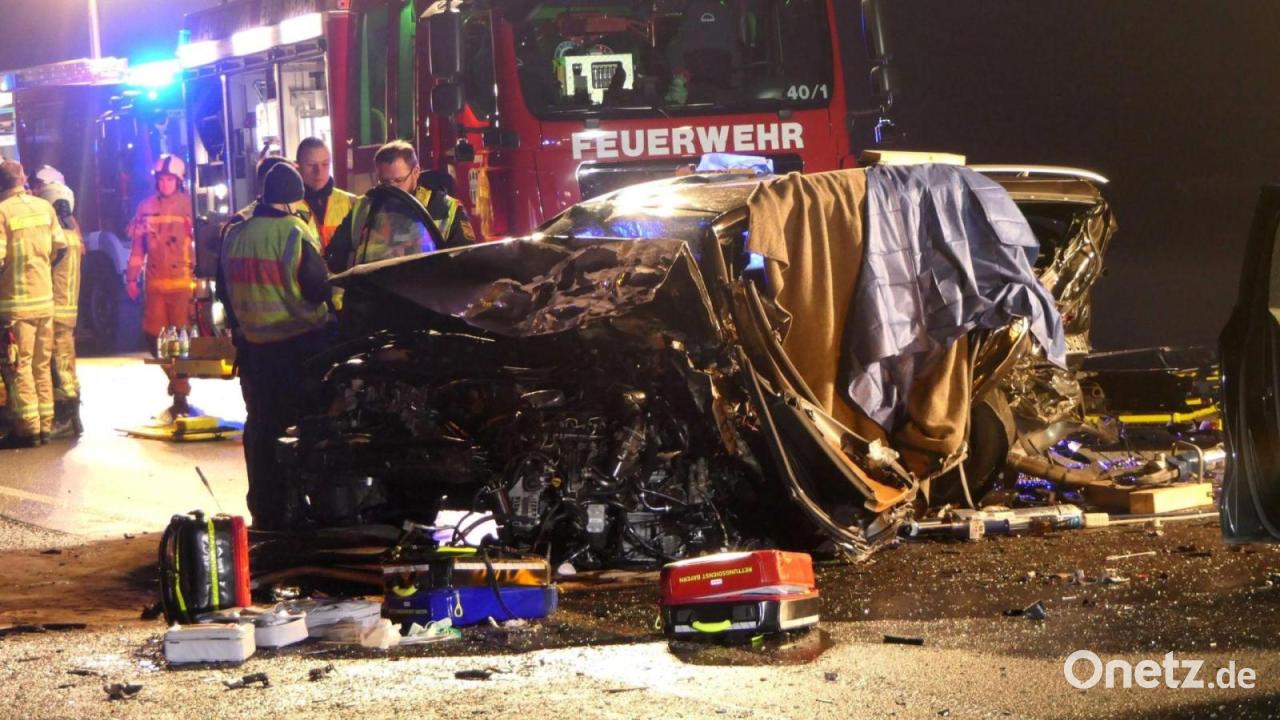 Ein Toter und zwei Schwerverletzte bei Unfall