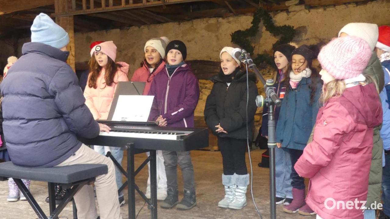 Weihnachtliche-W-rme-mit-Gl-hwein-Honigmet-und-Maronen-in-Eschenbach