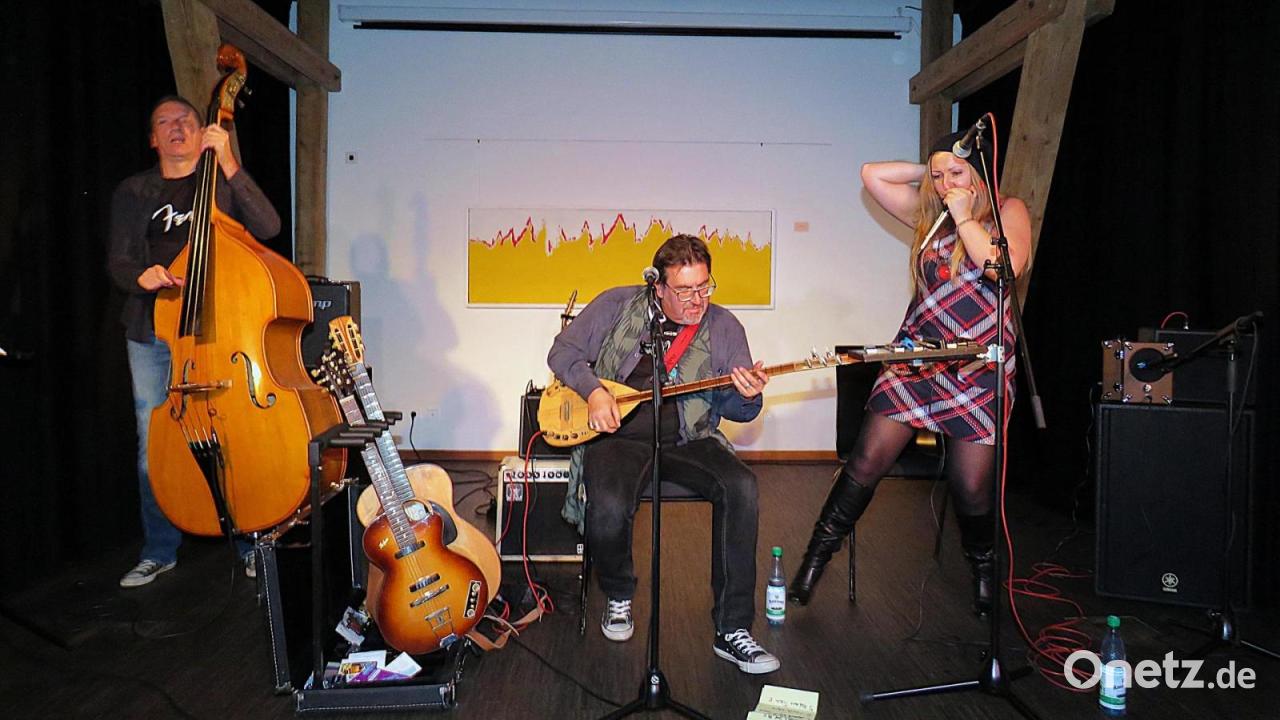 Heimatauftritt-des-Bluesmusikers-Wolfgang-Bernreuther-mit-der-Band-United-Blues-Experience-im-Kunshaus-Waldsassen