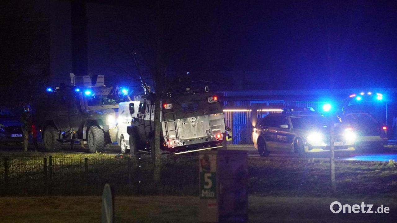 SEK-Panzerwagen rammt Transporter - Mann festgenommen