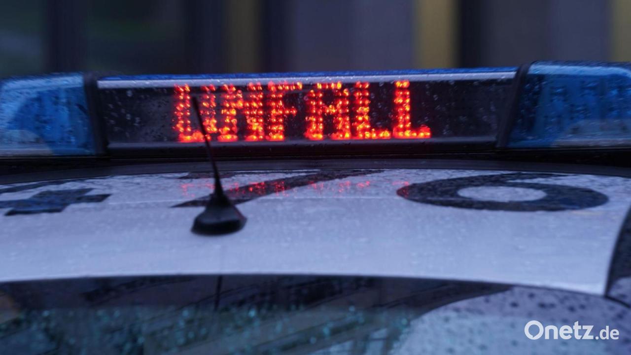 Tödlicher Unfall mit mehreren Autos und Lastwagen