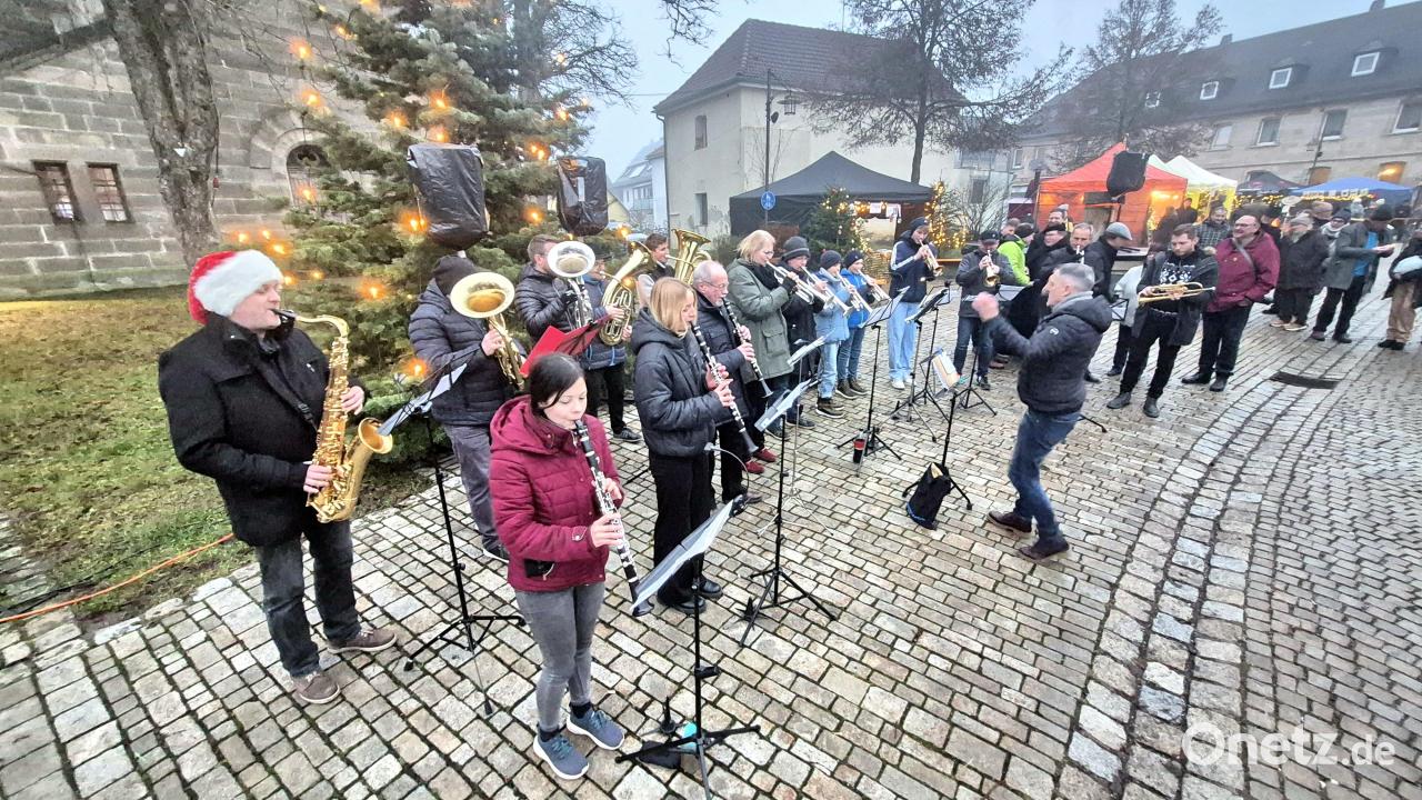 Adventsmarkt-in-Kirchenlaibach-Besinnlichkeit-trifft-Gaumenfreuden
