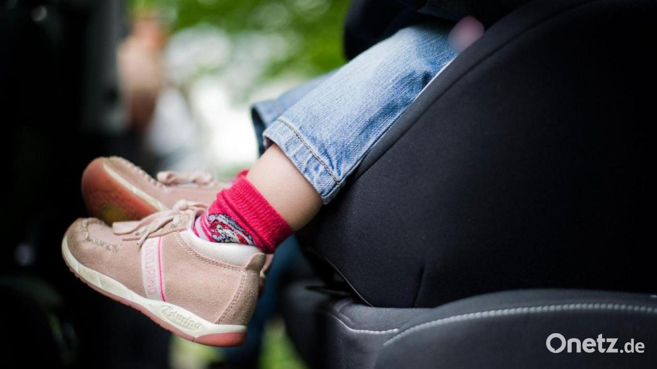 Kind ungesichert auf Beifahrersitz – Polizei stoppt Mutter