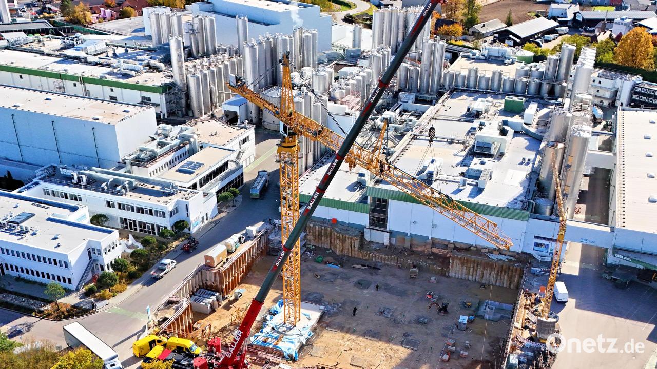 High-Top-Kran-unterst-tzt-Bauprojekt-der-Privatmolkerei-Bechtel