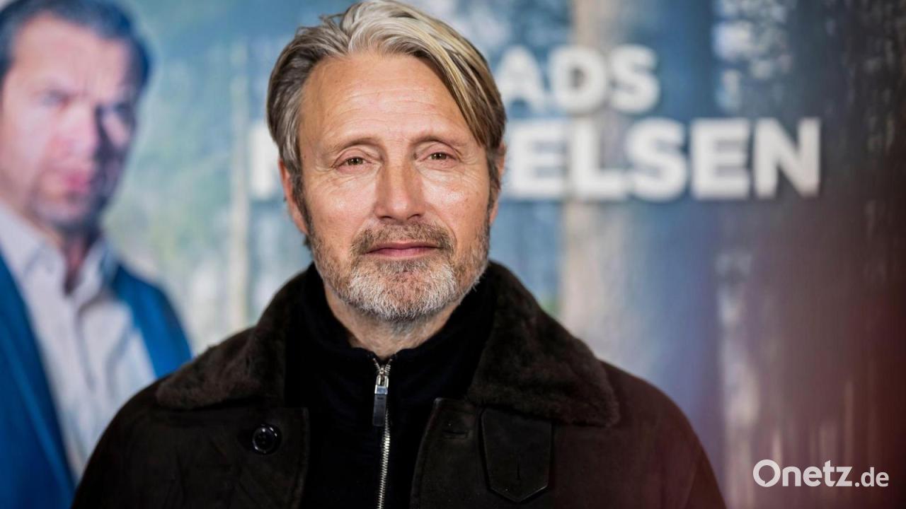 Mads-Mikkelsen-w-re-gern-Roger-Federer