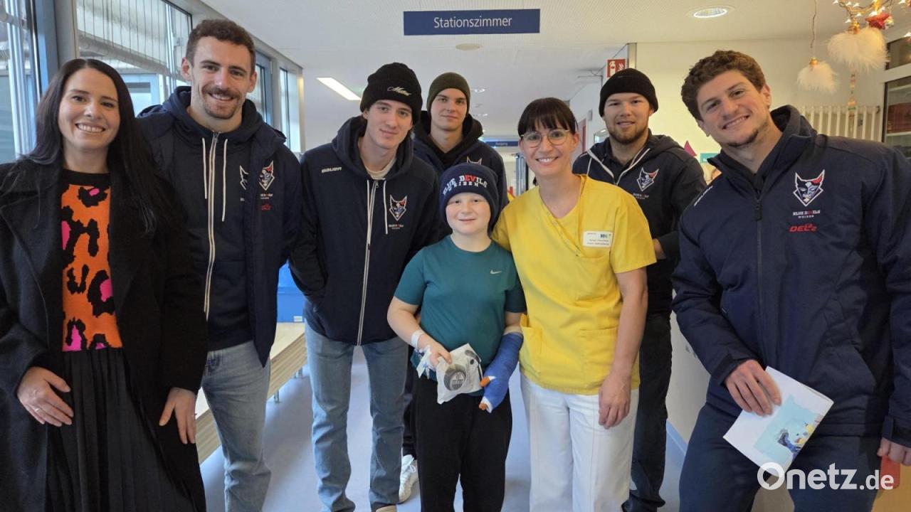 Blue-Devils-Weiden-bringen-Weihnachtsfreude-in-die-Kinderklinik