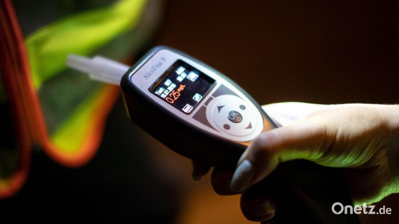 Vater fährt betrunken mit Familie im Auto