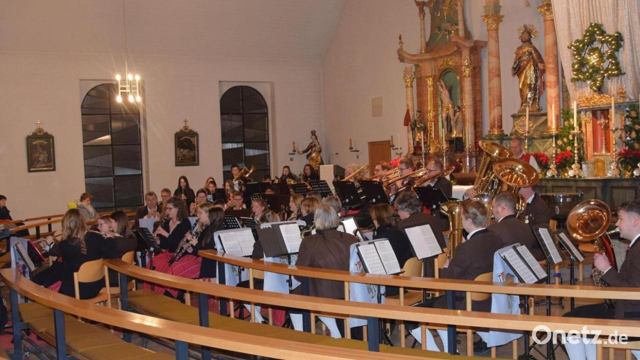 Weihnachtskonzert-der-Blaskapelle-St-gidius-begeistert-in-Schmidm-hlen