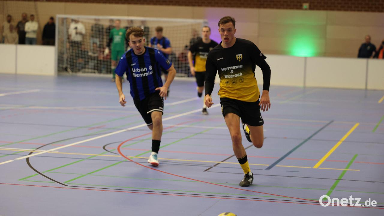 Hallenfu-ball-in-Weiden-Favorit-gewinnt-prestigetr-chtiges-Turnier