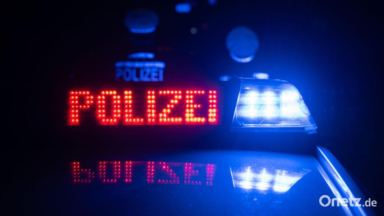 Unbekannter-besch-digt-Autoreifen-in-Weiden