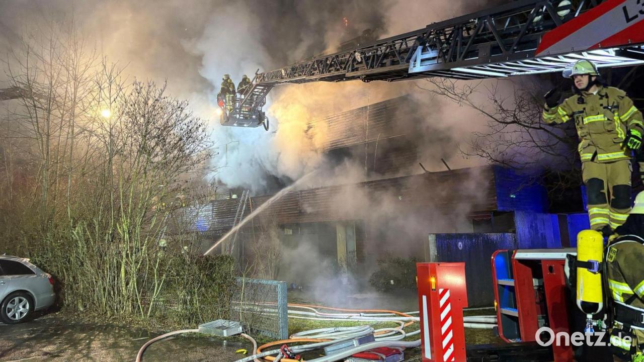 Mehrfamilienhaus brennt – Bewohner finden in Halle Zuflucht