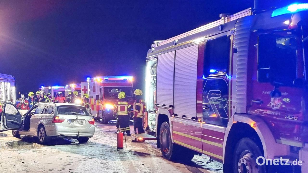 Vier-Verletzte-bei-Unfall-auf-B-85