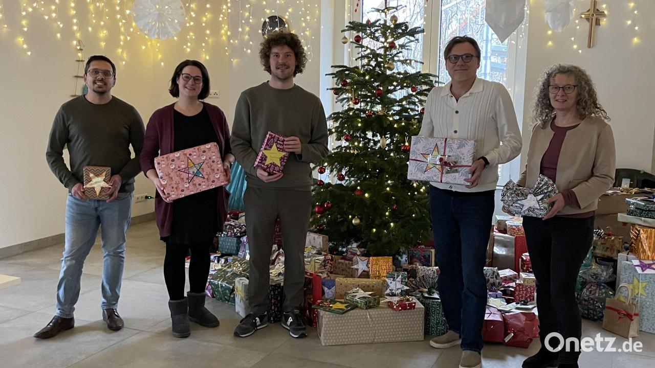 Wunschbaumaktion-erf-llt-ber-300-Kinderw-nsche-rechtzeitig-zu-Weihnachten