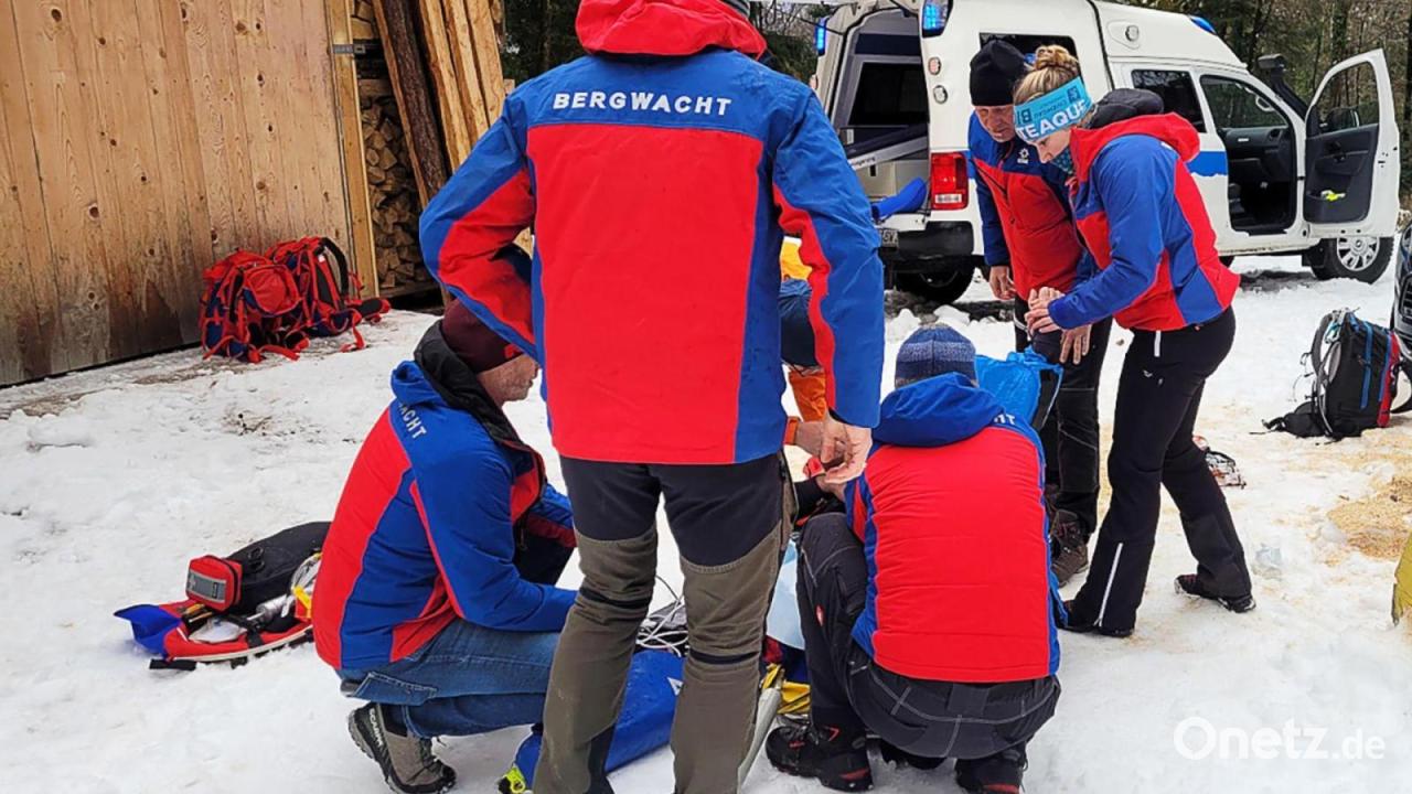 Waldarbeiter stürzt schwer - Bergwacht rückt mit Notarzt aus