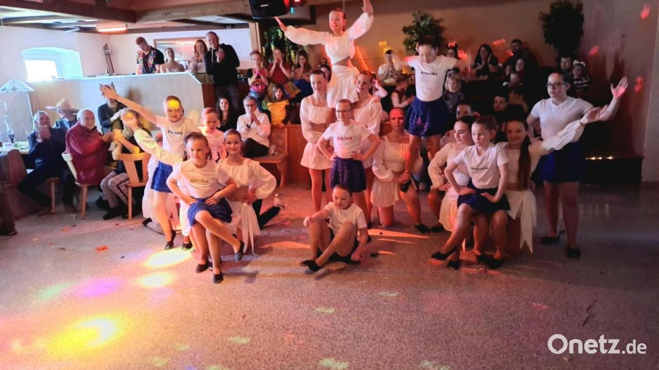 -ber-200-Kinder-feiern-ersten-Grenzland-Kinderfasching-in-Eslarn