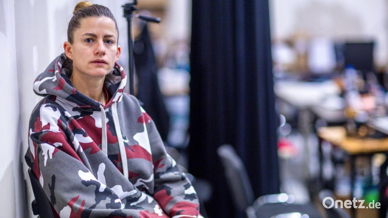 Holzinger-St-ck-A-Year-without-Summer-bei-Theatertreffen