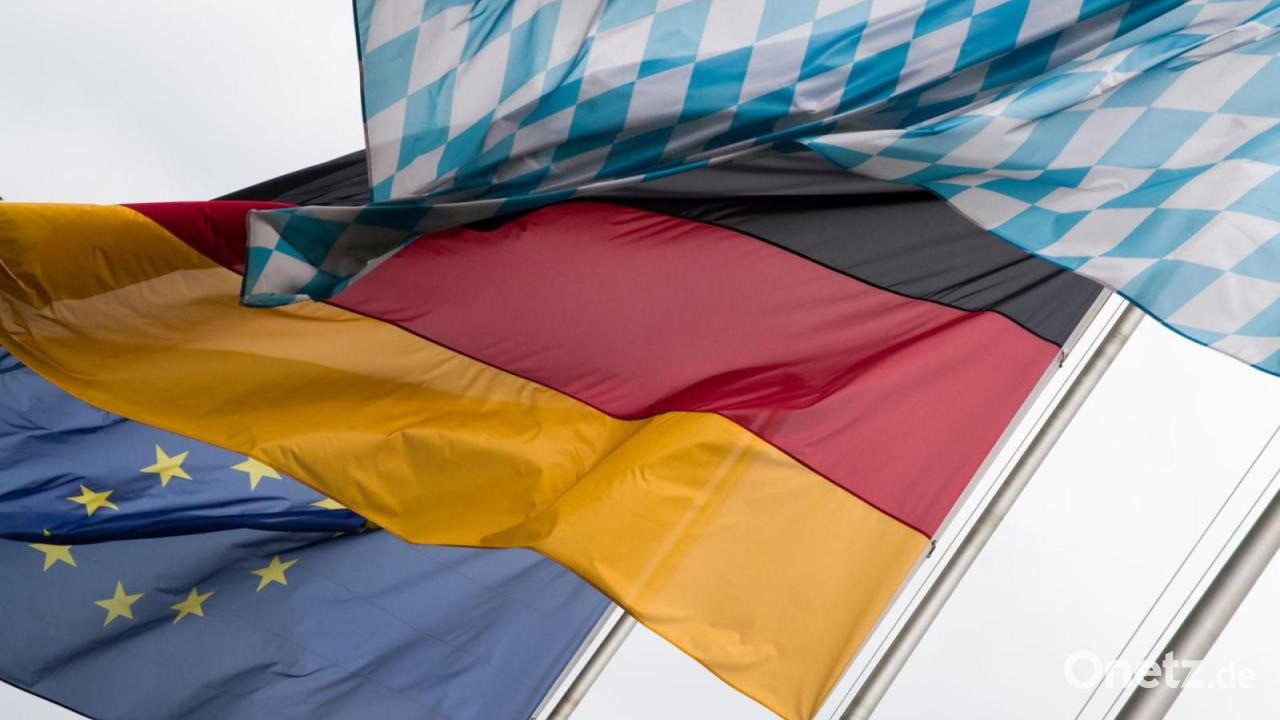 GEW nennt Hymnenpflicht bei Schulfeiern „Schnapsidee“