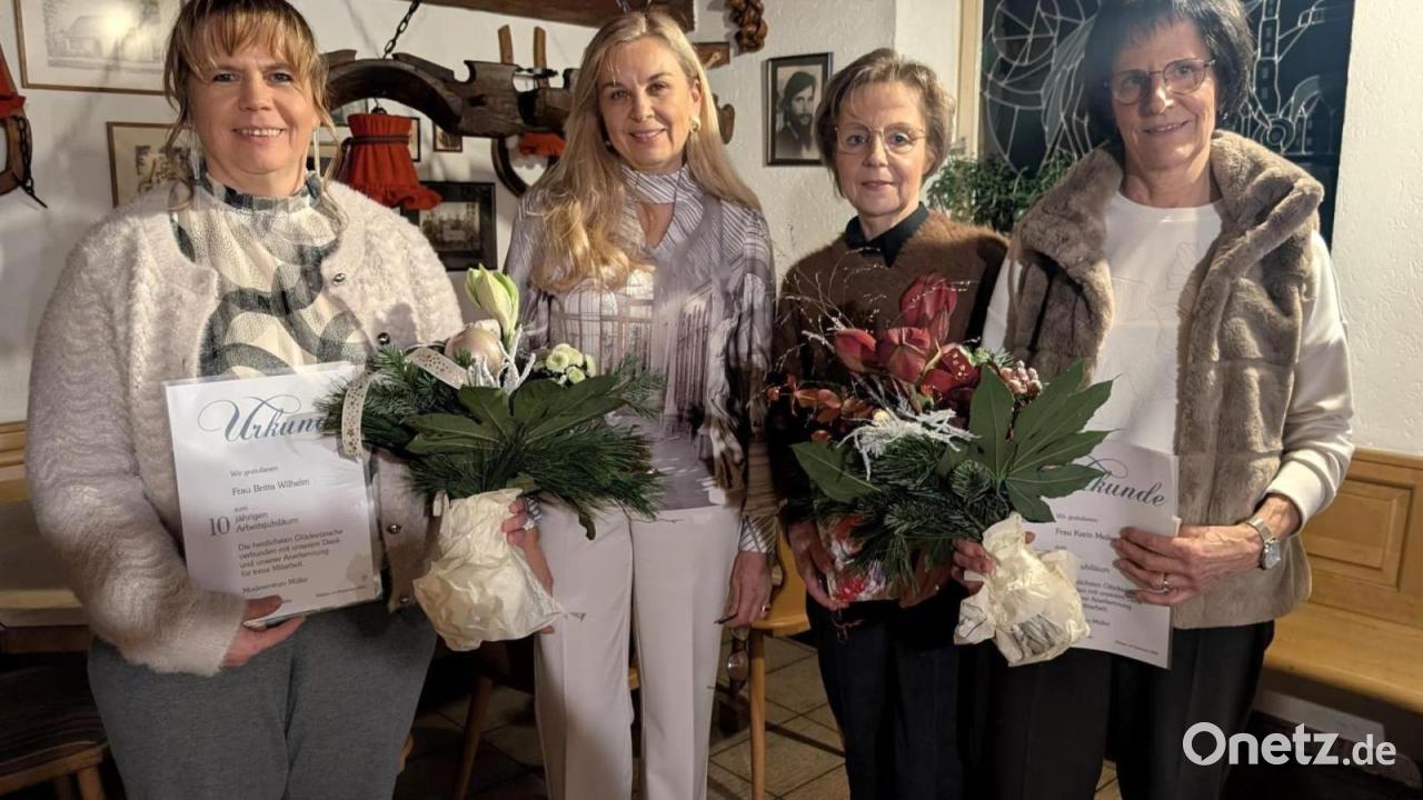 Modezentrum-M-ller-ehrt-langj-hrige-Mitarbeiter