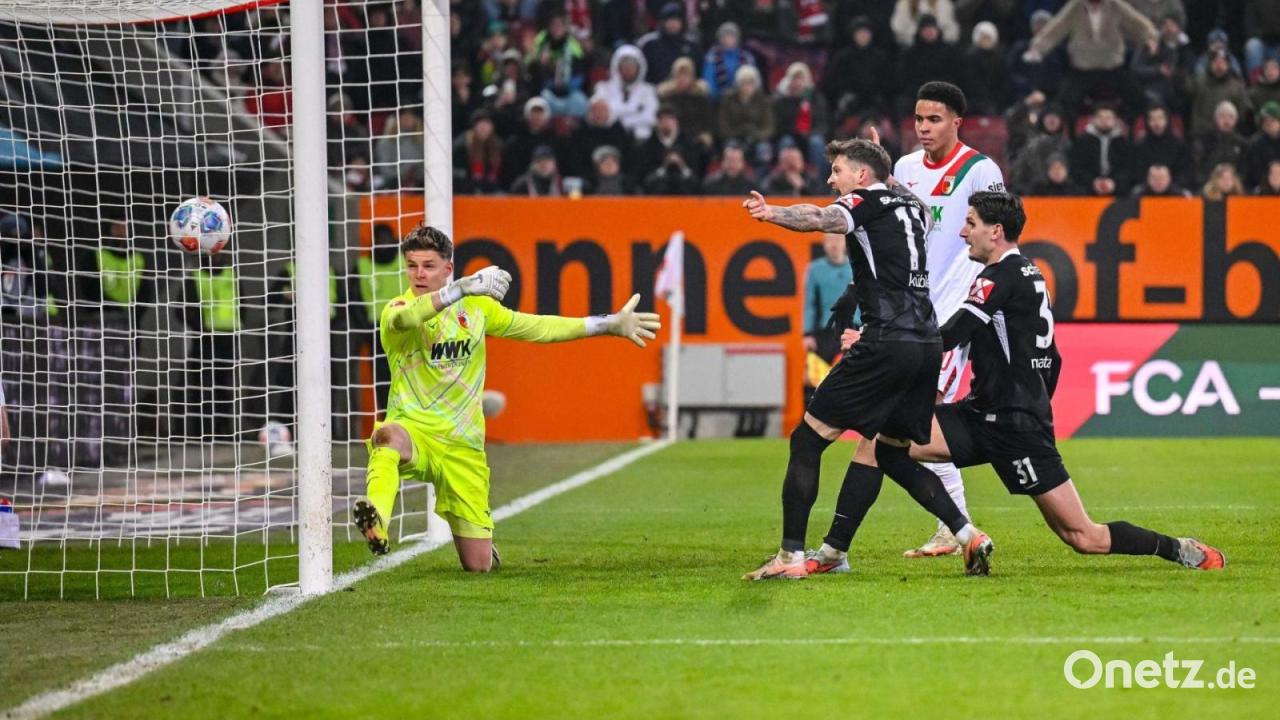 Pyro-Pause und zwei Doppelpacks bei Augsburg gegen Freiburg