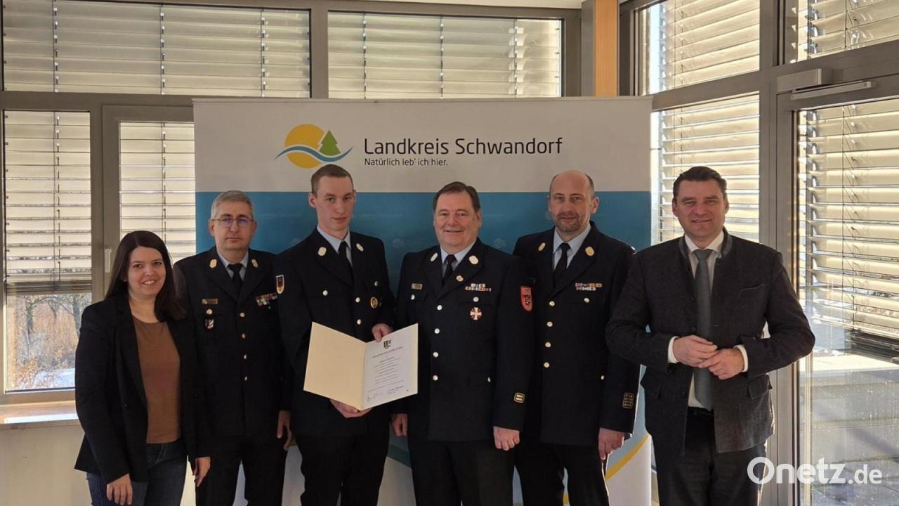 Andreas-Woeckl-ist-neuer-Kreisbrandmeister-im-Landkreis-Schwandorf