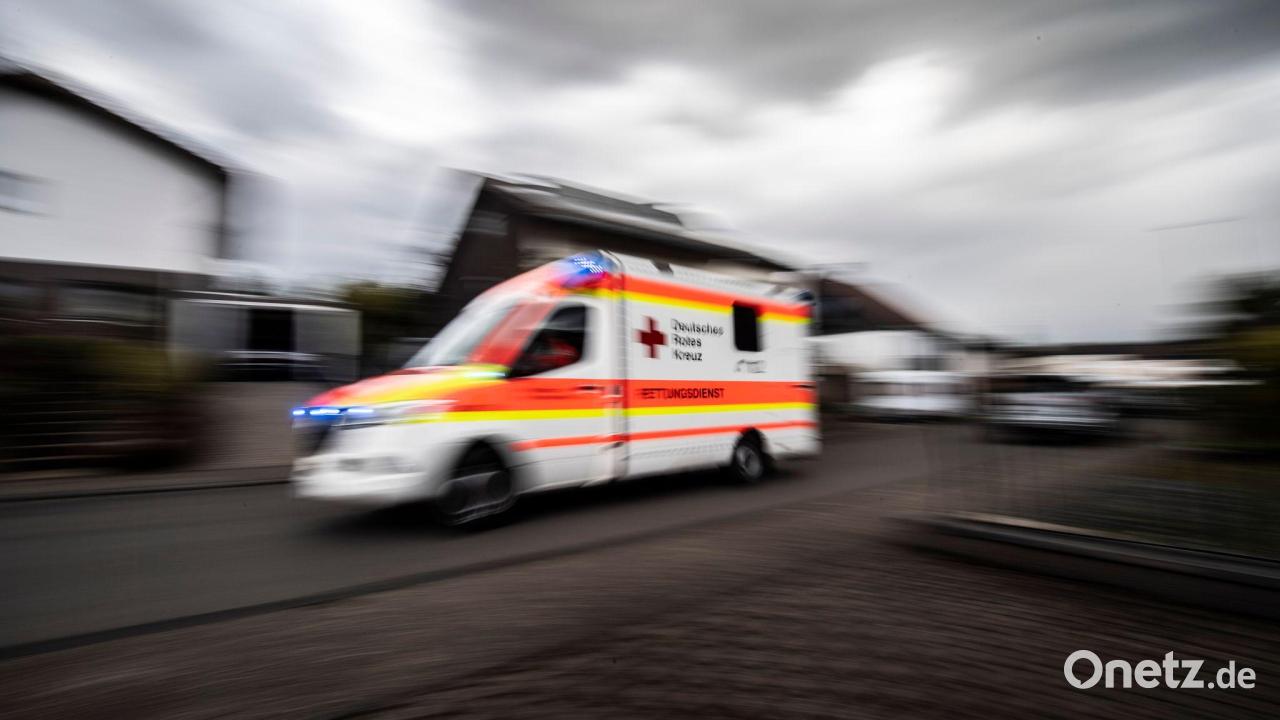 Völlig betrunkener Mann versucht Verkehr zu regeln