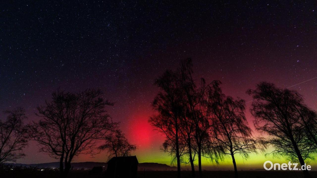Polarlichter leuchten über Bayern