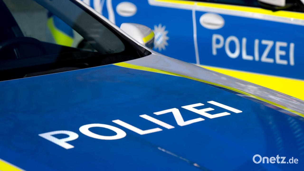 Mann-ruft-Polizei-und-sticht-auf-einen-Beamten-ein