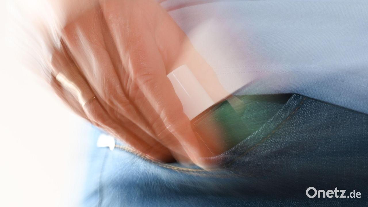 42-J-hriger-steckt-K-chenzubeh-r-in-Amberg-ein