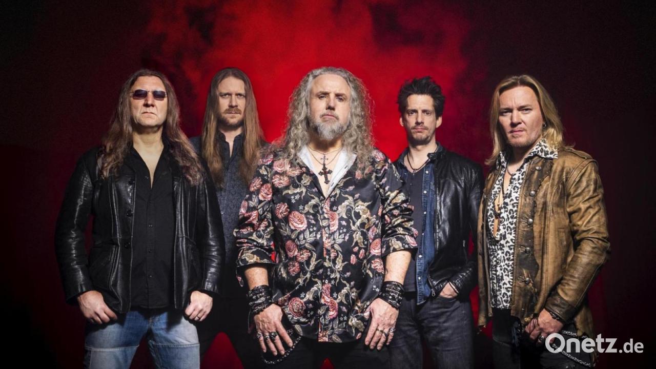 Die-Tribute-Band-Dio-Alive-gibt-ein-Konzert-im-VAZ-Pfarrheim-in-Burglengenfeld