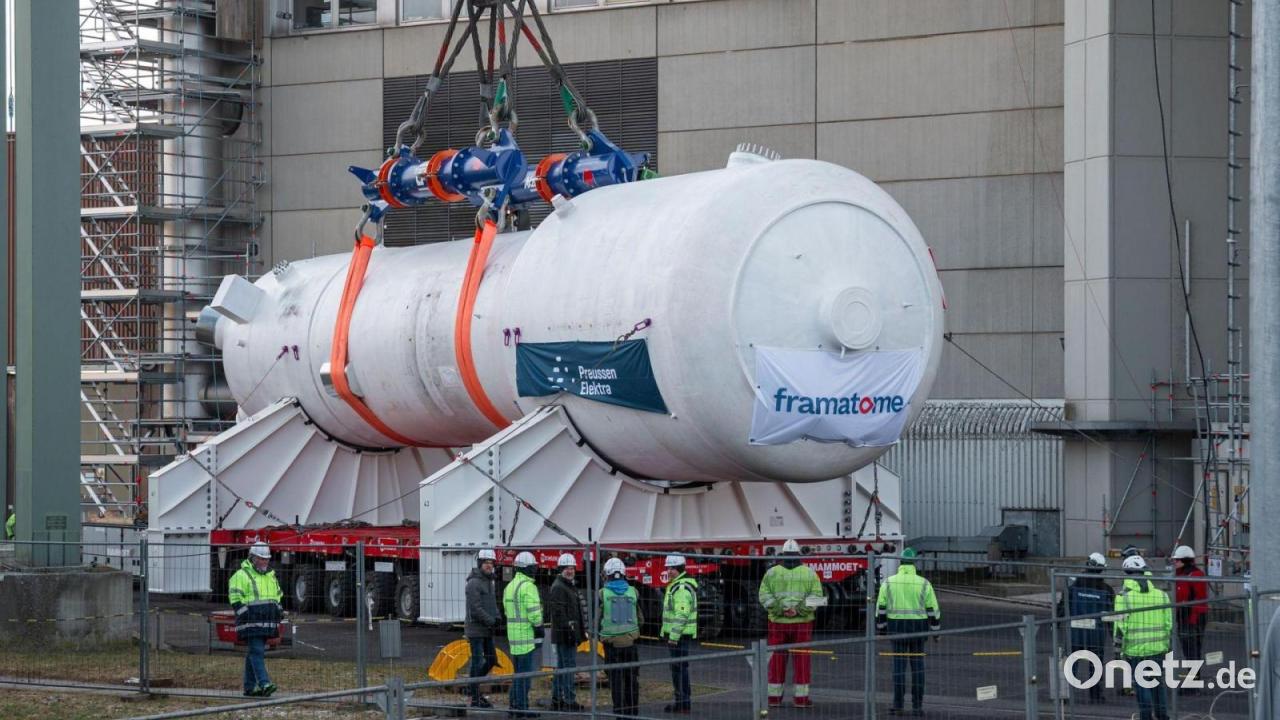 Rückbau in Zeitlupe - Dampferzeuger verlassen Reaktorgebäude